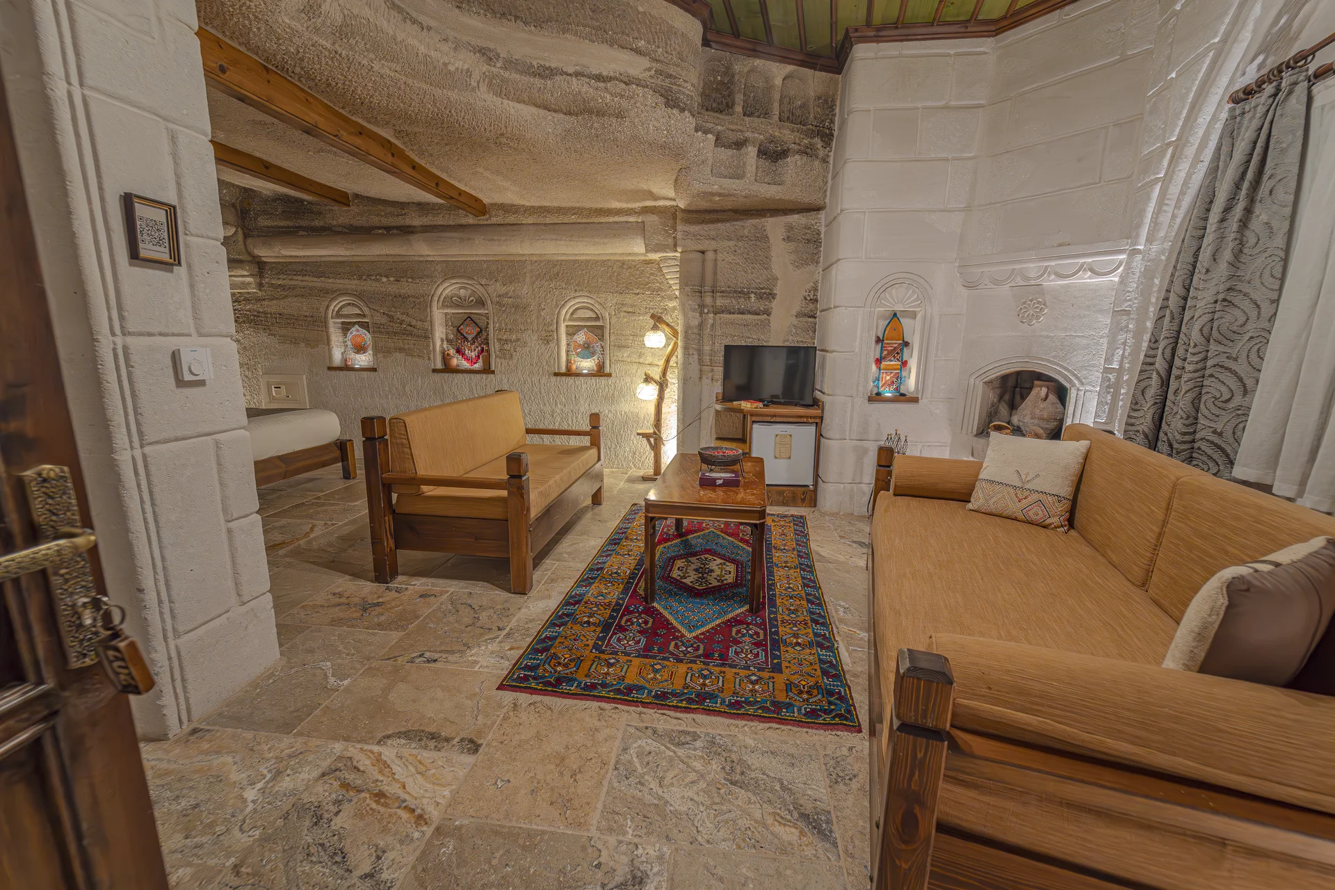 207 - Superior Cave Room